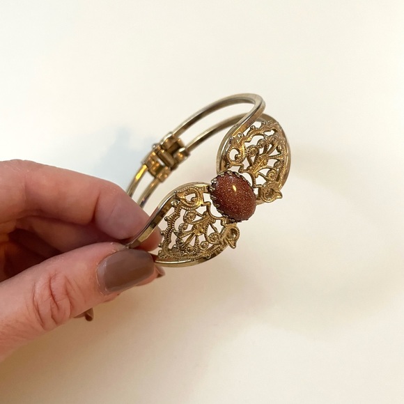 Bracelets - Picture 8 of 12